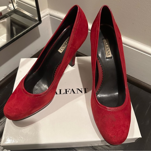Red Pumps - Picture 4 of 6
